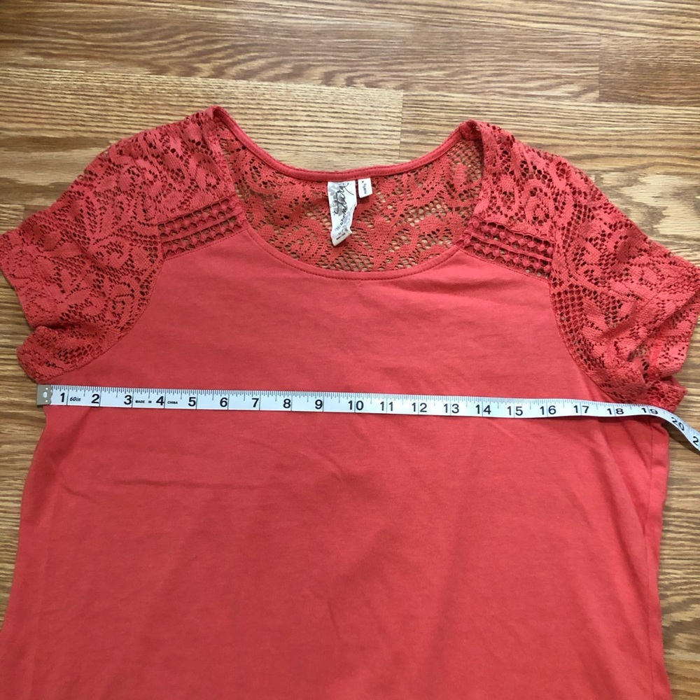 Pretty top - Picture 2 of 7